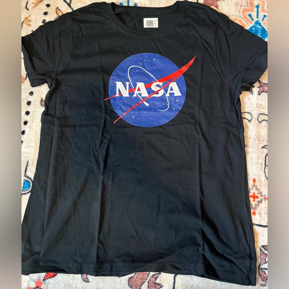 NASA Tee- NWT (sticker)